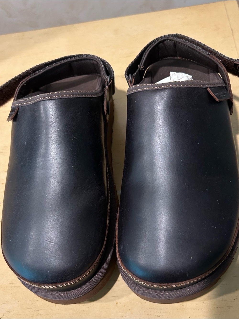 UGG golden star rengerate brown women’s leather slingback clogs in size 8.5